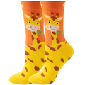 La girafe qui mange des feuilles sur vos pieds. Classe.
